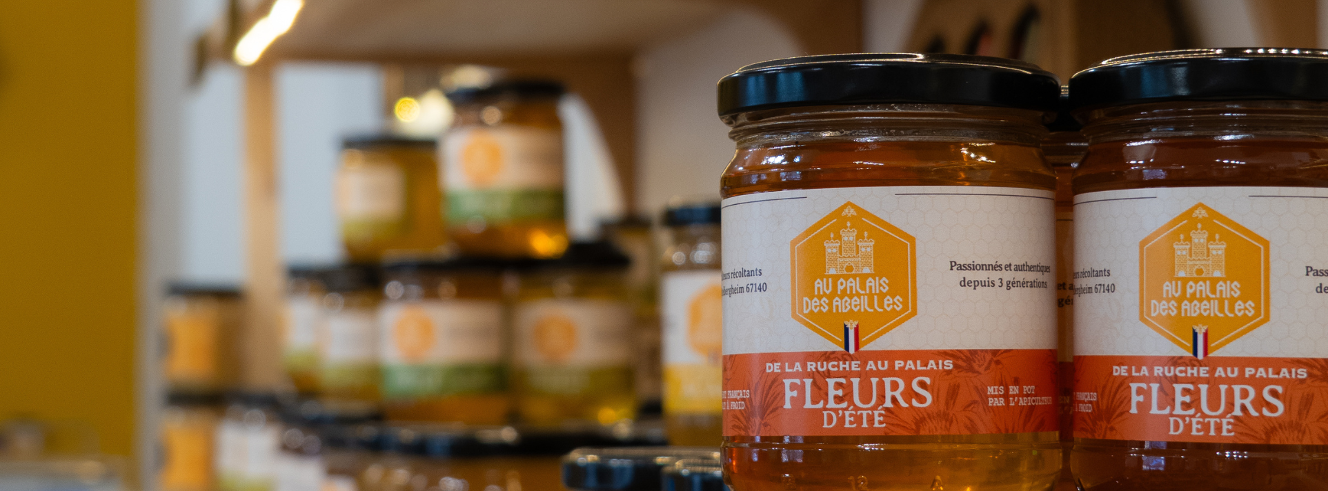 photo de miels de fleurs d'été de palais des abeilles